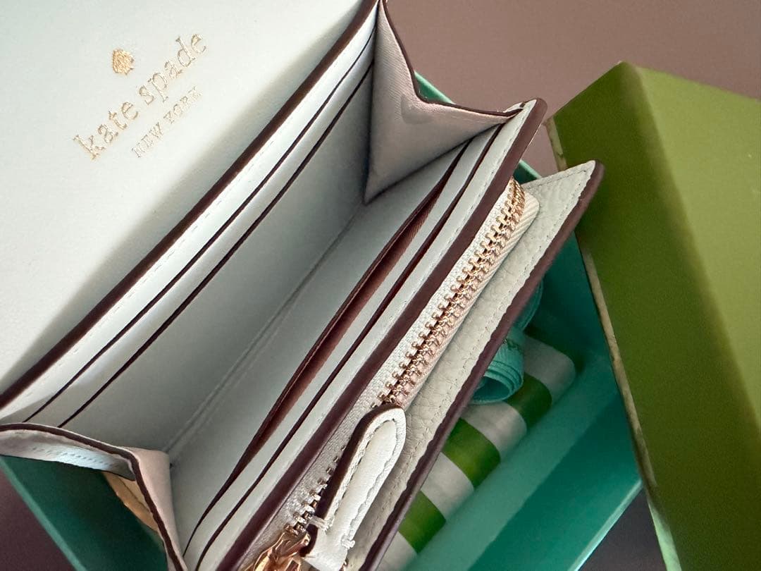 新品 kate spade 二つ折り財布 ライトブルーグリーン