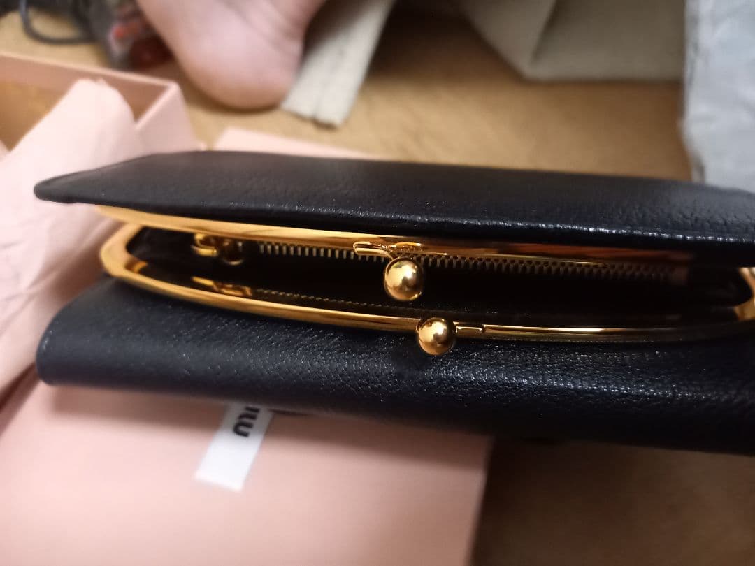 miu miu ブラック がま口三つ折り財布