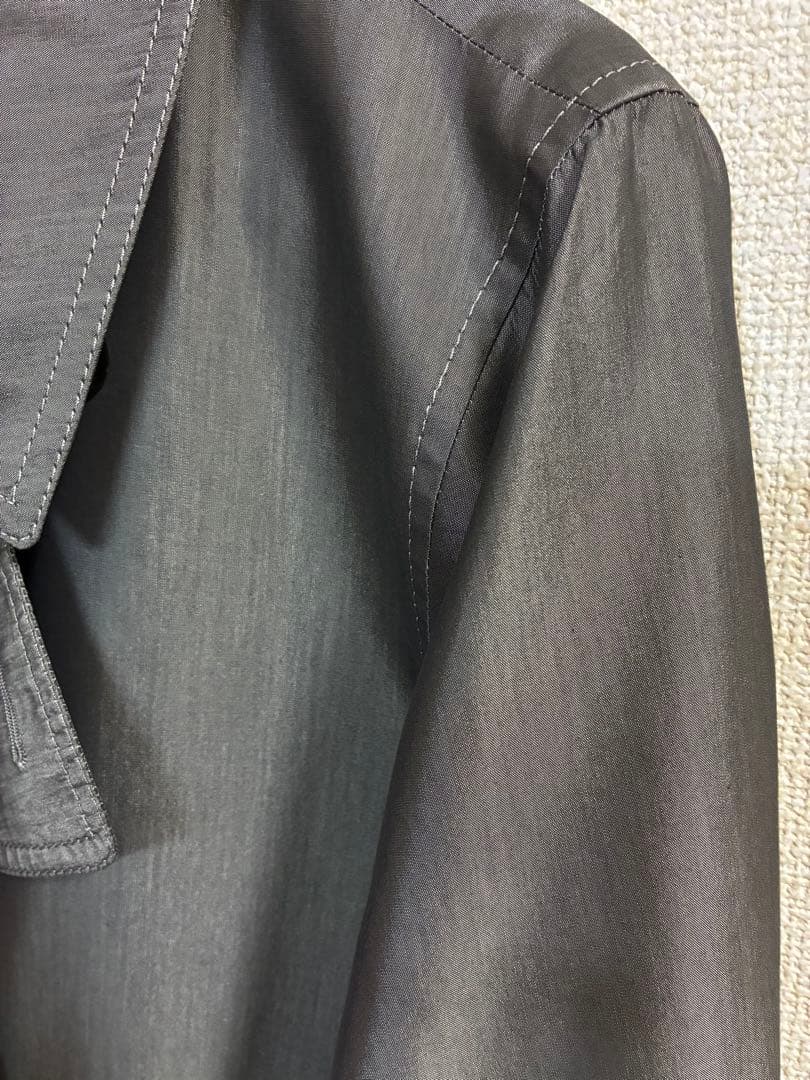 アクアスキュームタム　シルク35%スプリングトレンチコート　ショート丈　グレー