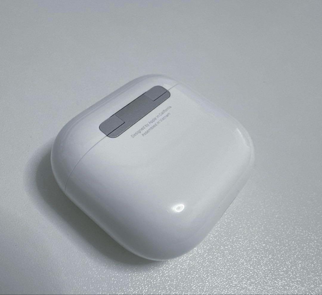 【新品同様】AirPods4 Apple アップル イヤホン ノイキャン無し
