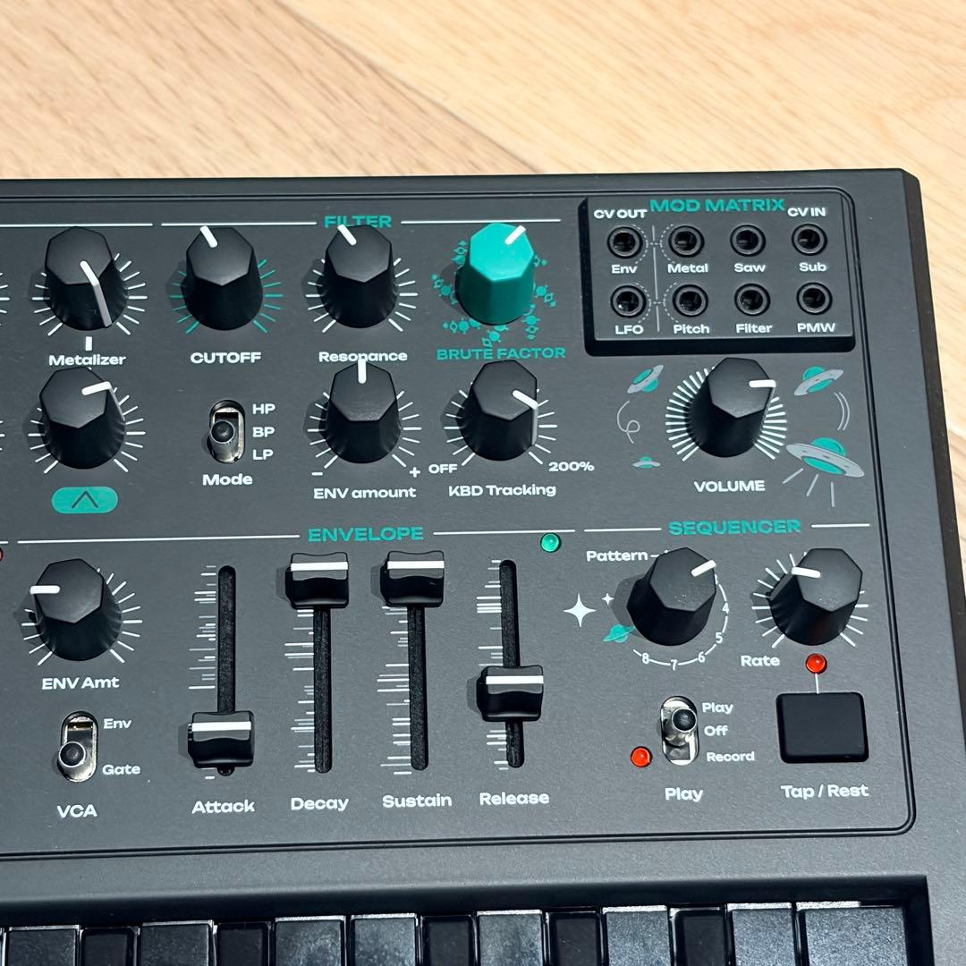 【値下げ】Arturia MicroBrute UFOアナログシンセサイザー限定