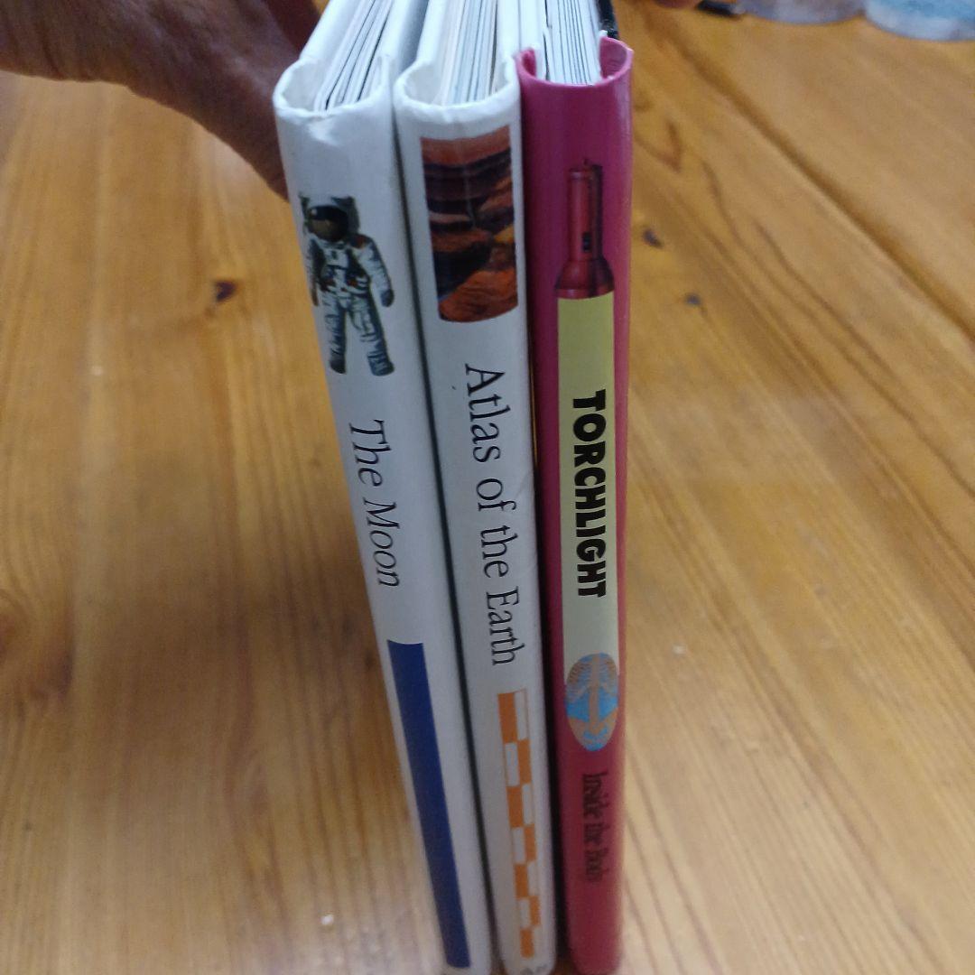 洋書 The Body, The Moon, Atlas of the earth,