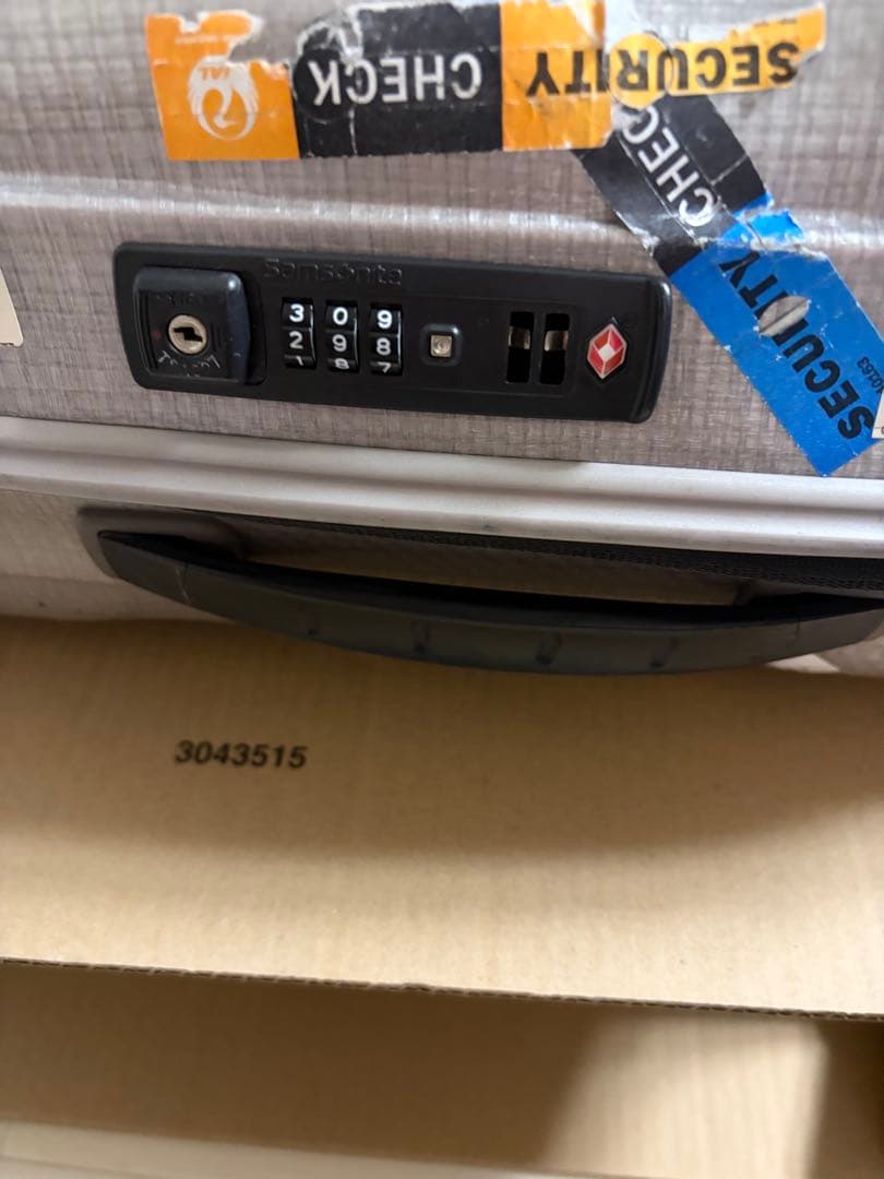 【ジャンク品】サムソナイト コスモライト　スーツケース　シルバー系　機内