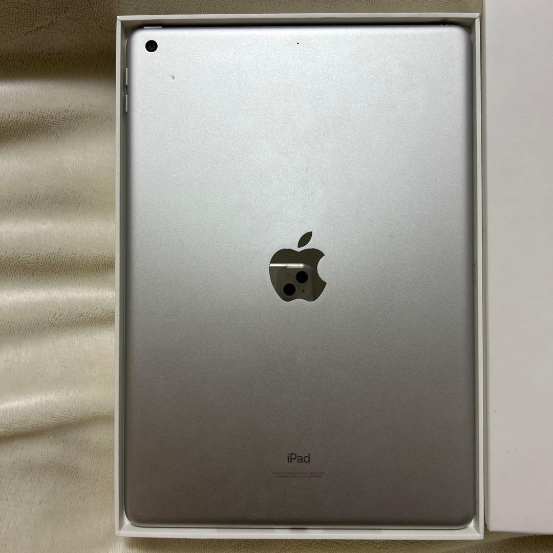 iPad 第9世代 64GB Wi-Fi シルバー + 純正ケース付き