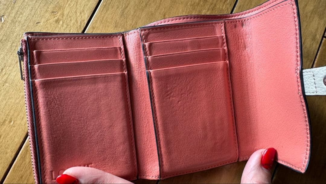 ロエベ　 LOEWE レザー 二つ折り財布　ライトウォーツ