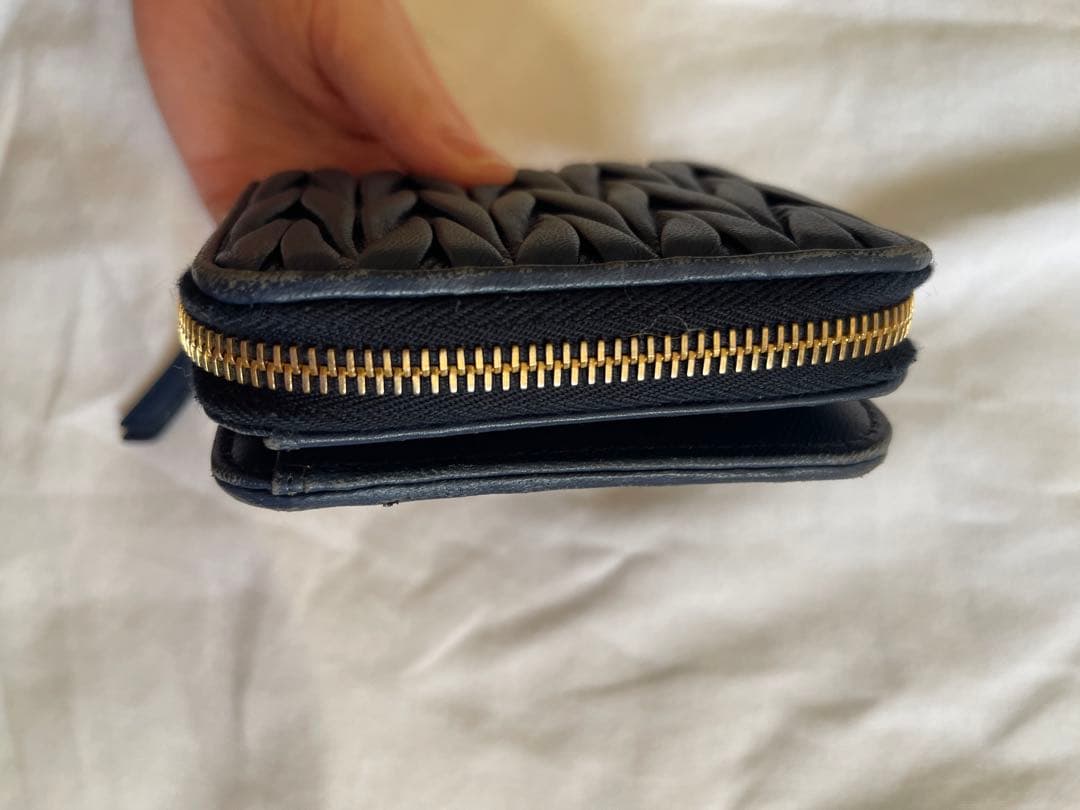 miu miu ブルー　二つ折り財布
