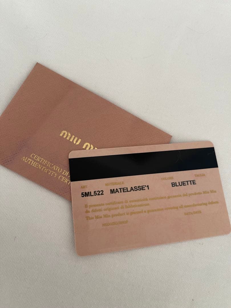 miu miu ブルー　二つ折り財布