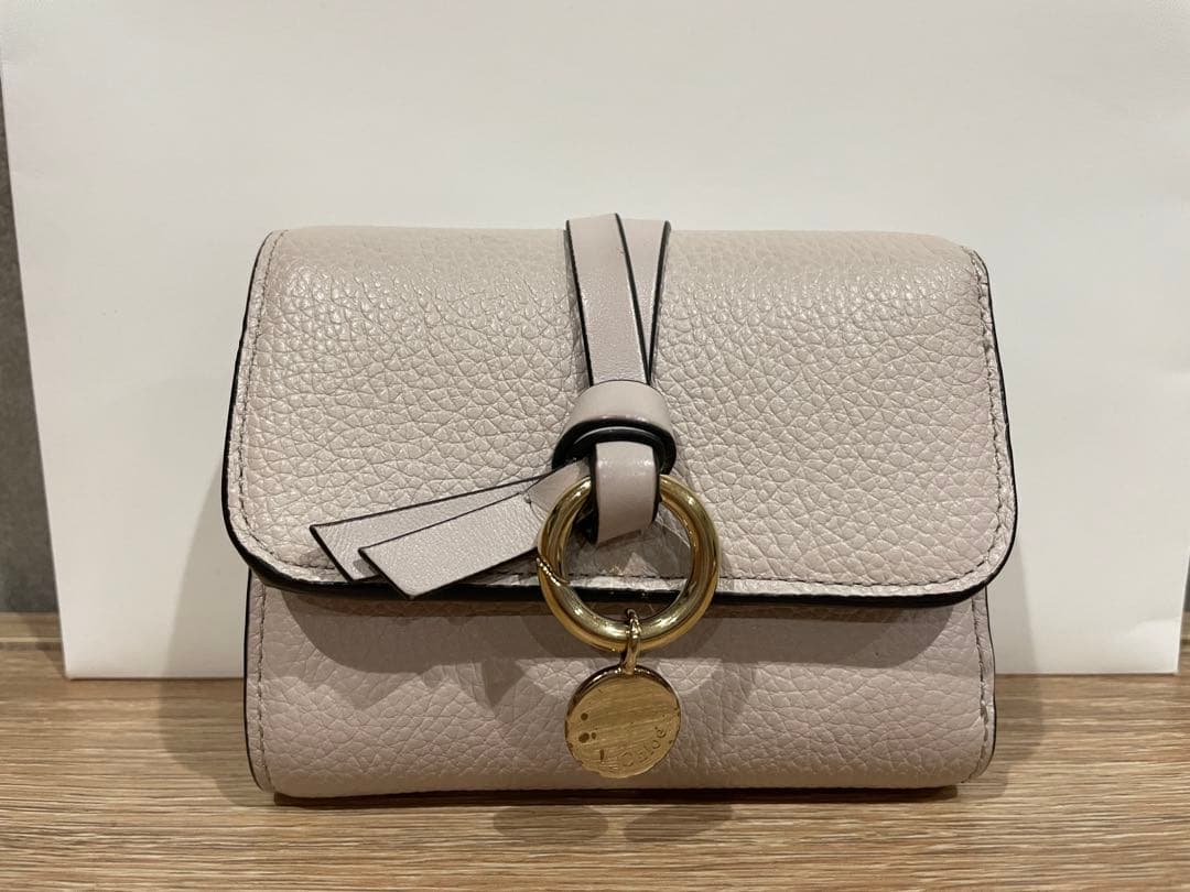 Chloé ライトグレー 三つ折り財布⚠️半額⚠️