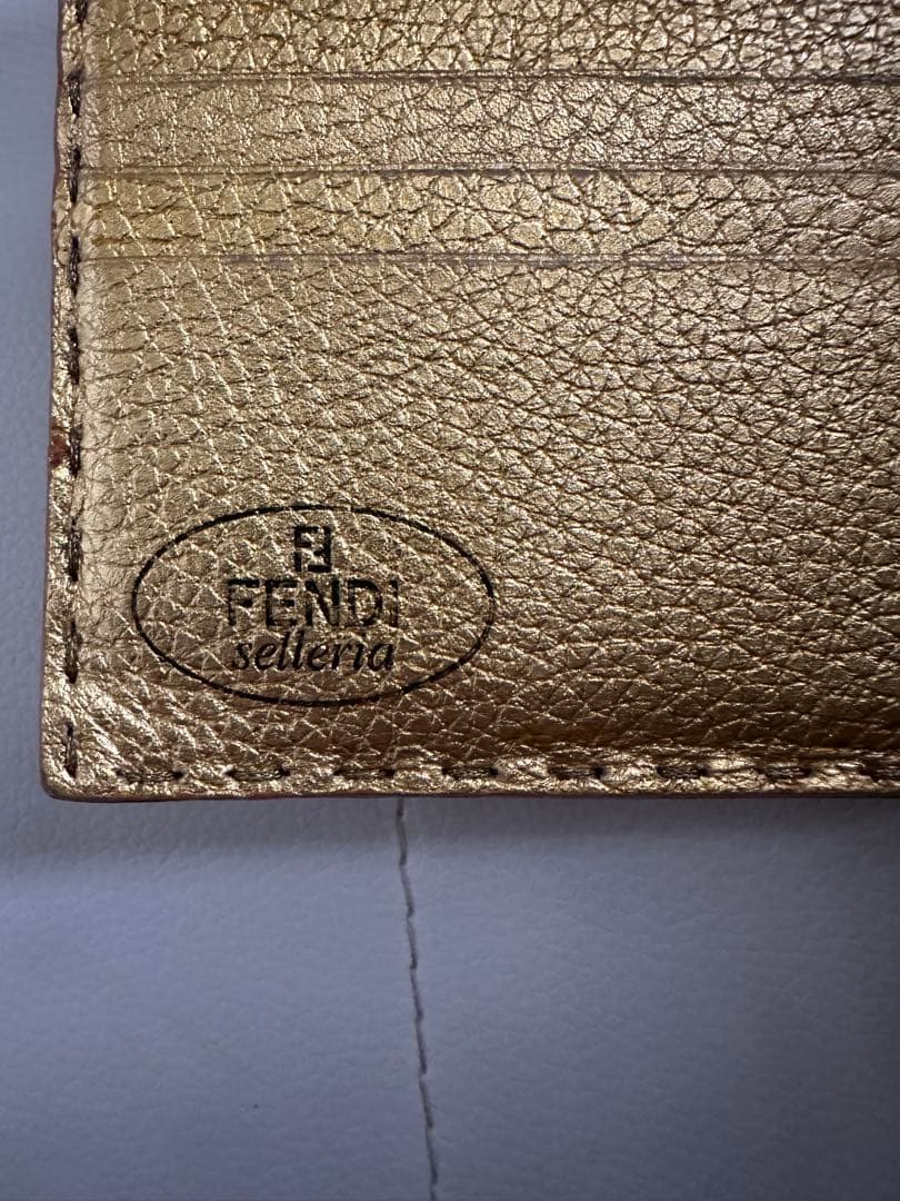 FENDI ゴールド 二つ折り財布