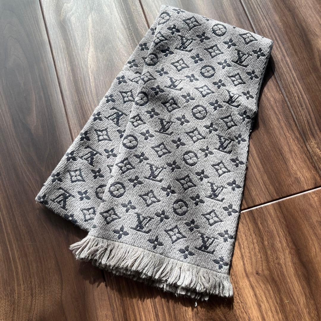 Louis Vuitton グレー モノグラムマフラー