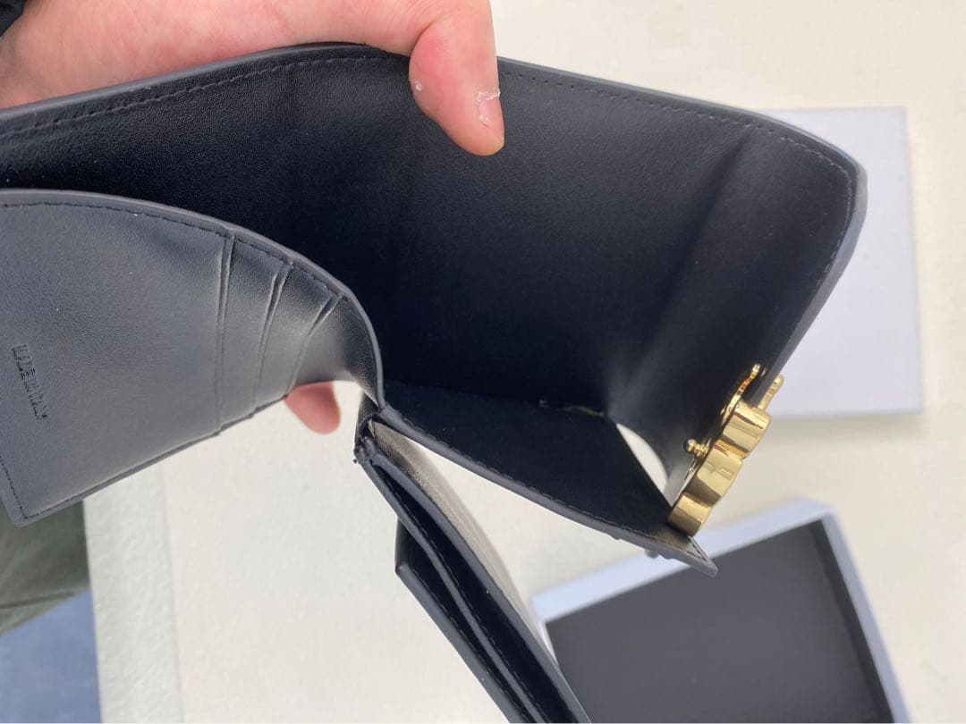 CELINE 黒いレザー三つ折り財布