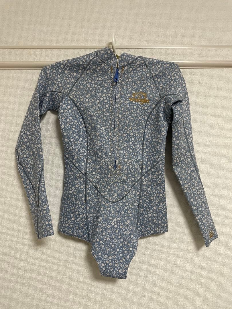 Billabong 花柄ロングスリーブウェットスーツ