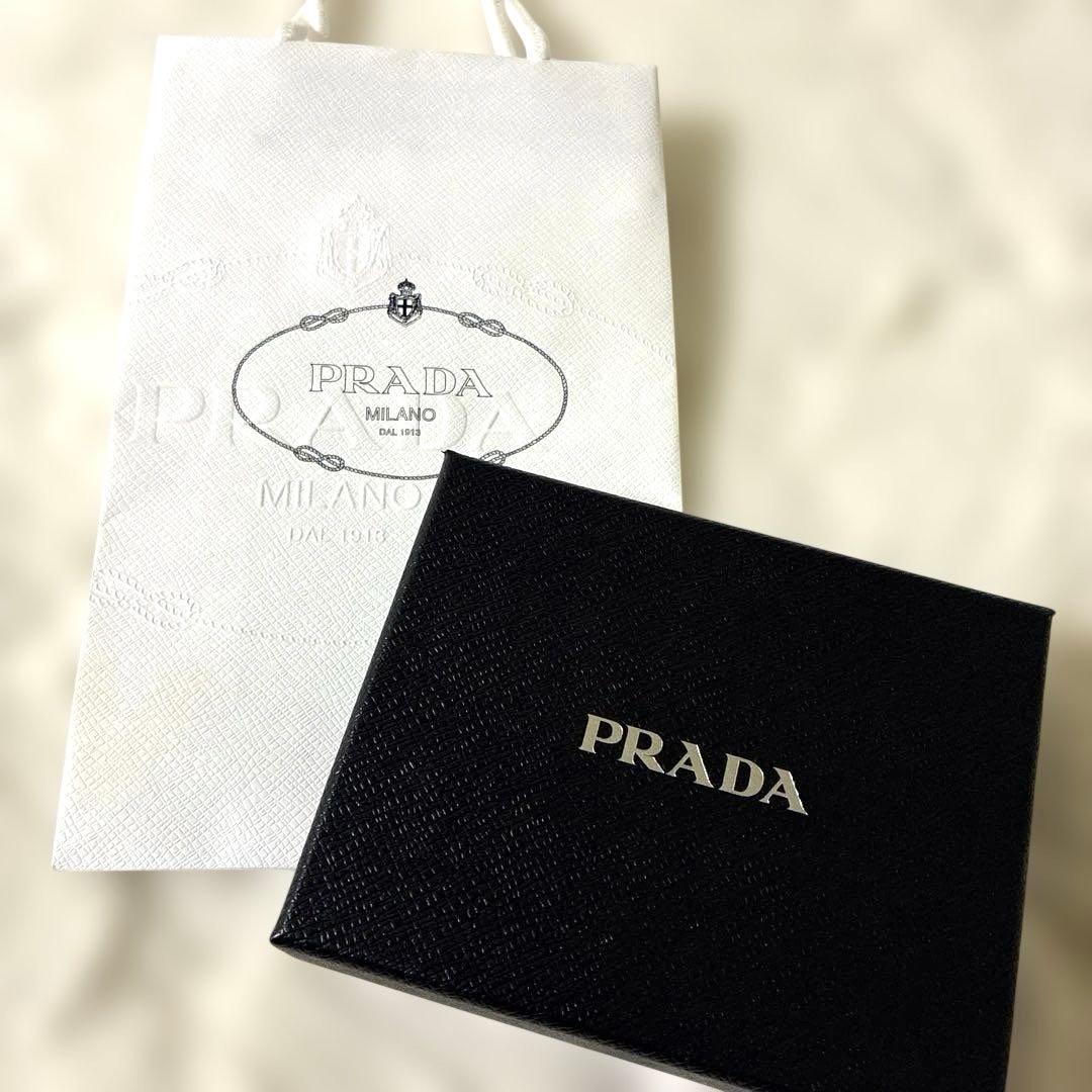 【新品未使用】PRADA レディース 二つ折り財布 トライアングルロゴ 黒