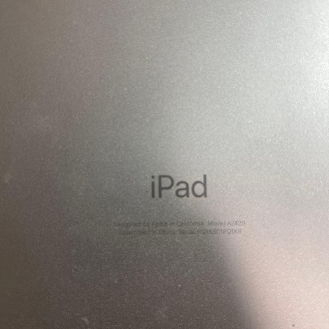 iPad 第8世代 128GB動作良好 ケース付き