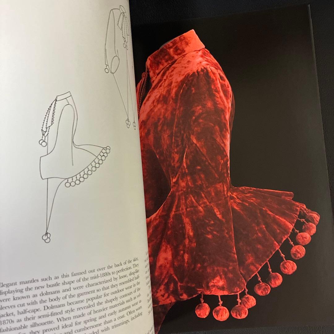 洋書　洋服の成り立ちがわかる本　ファッションの詳細