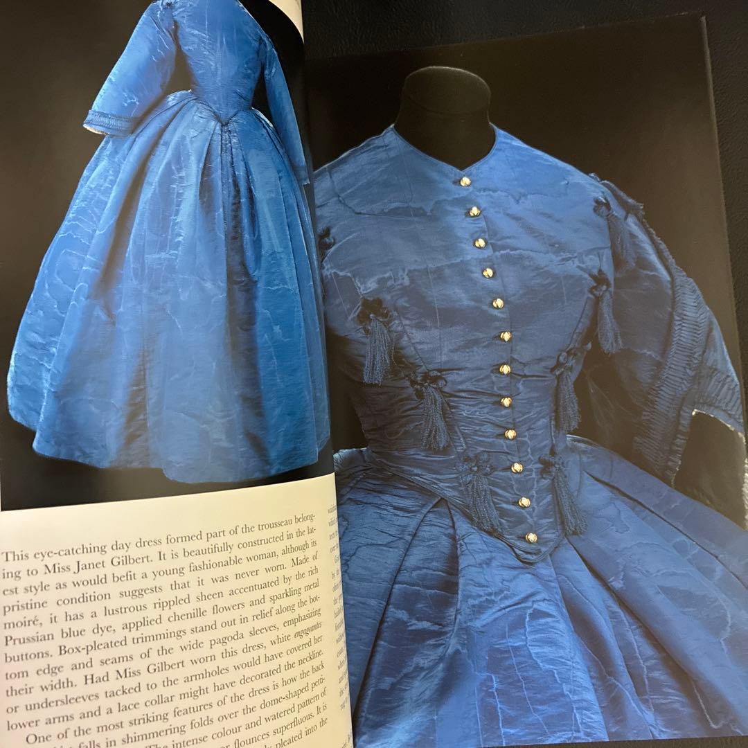 洋書　洋服の成り立ちがわかる本　ファッションの詳細