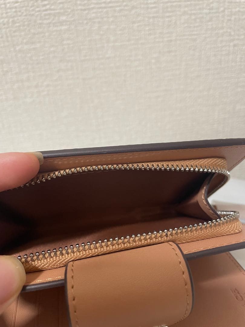 コーチ　レディース　折財布　小銭入れあり　新品　未使用