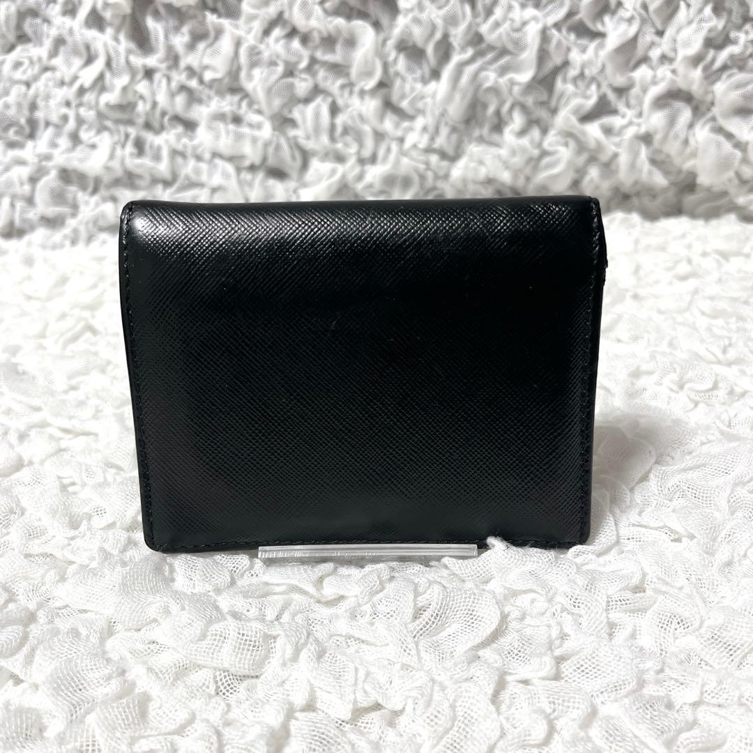 PRADA サフィアーノレザー 二つ折り財布 ブラック　コンパクト　黒　ゴールド