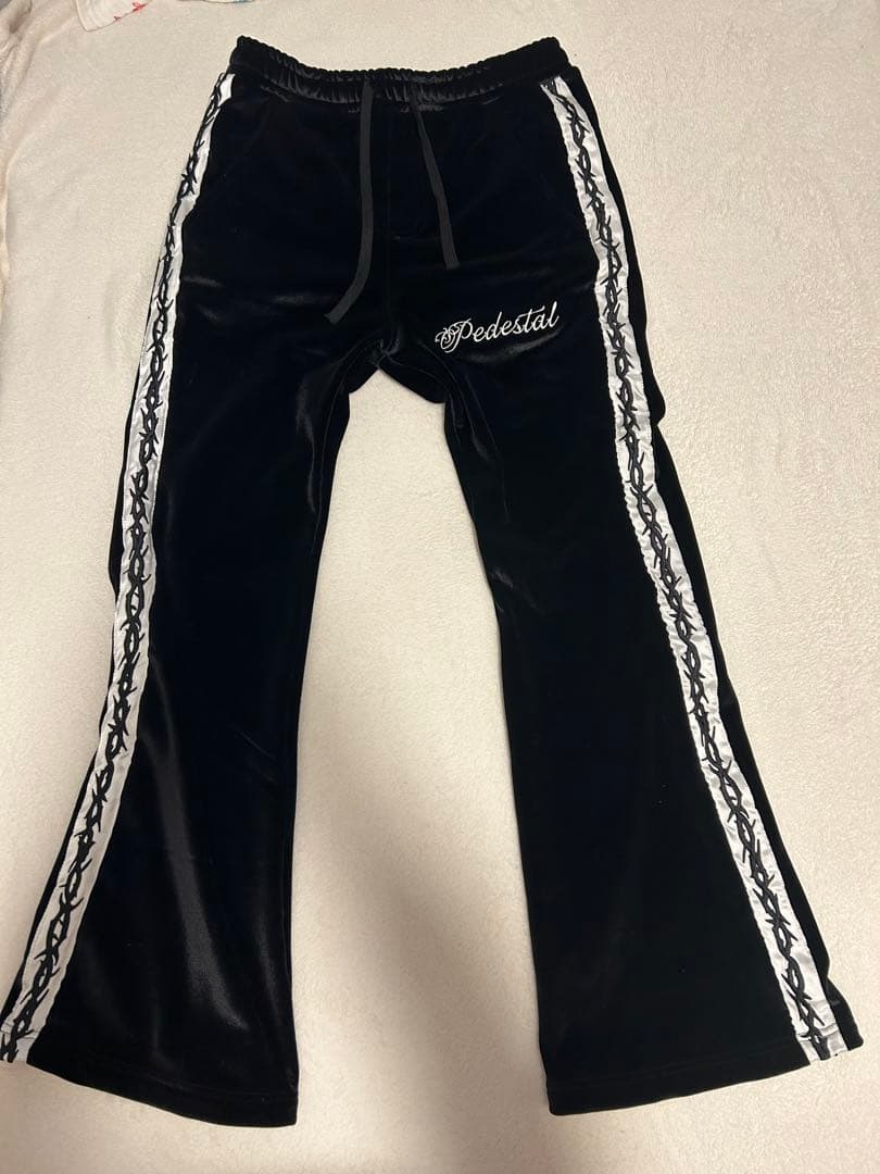 pedestal VELOUR PANTS DAB着用