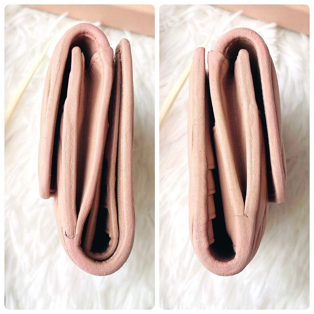 大人気⭐︎MIUMIU マテラッセ ピンク ゴールドロゴ 二つ折り ウォレット