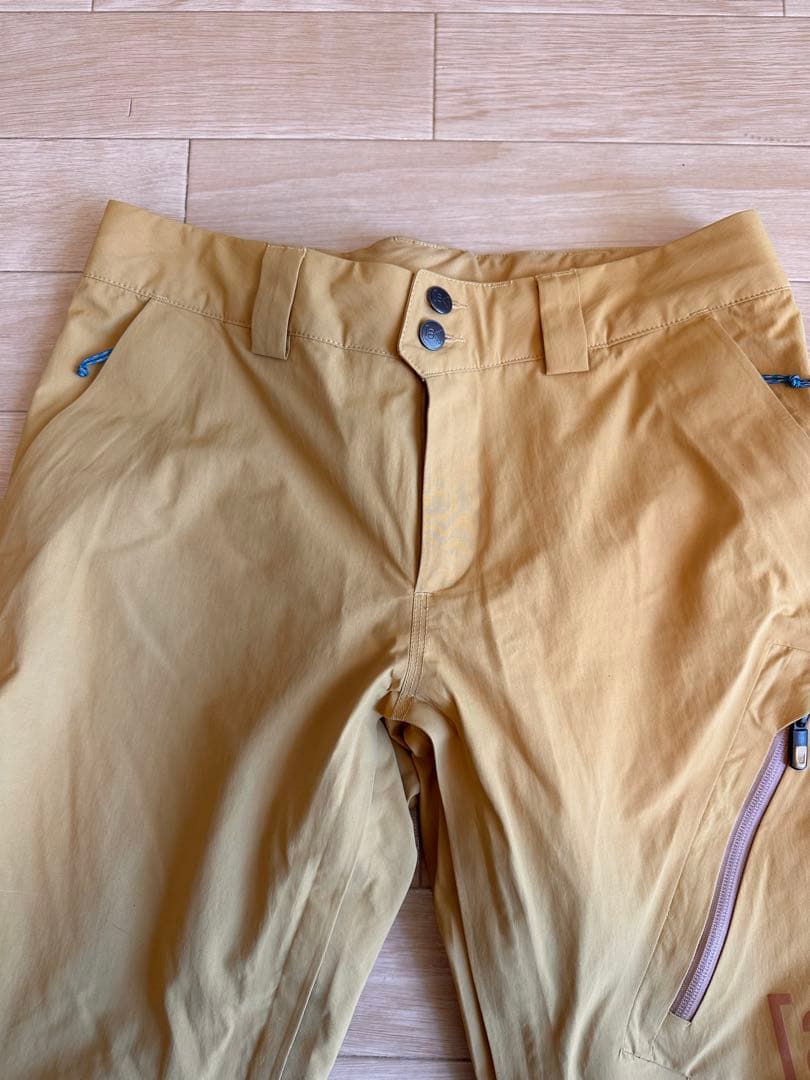 BURTON AK サイクリック パンツ からし色（濃い黄色）