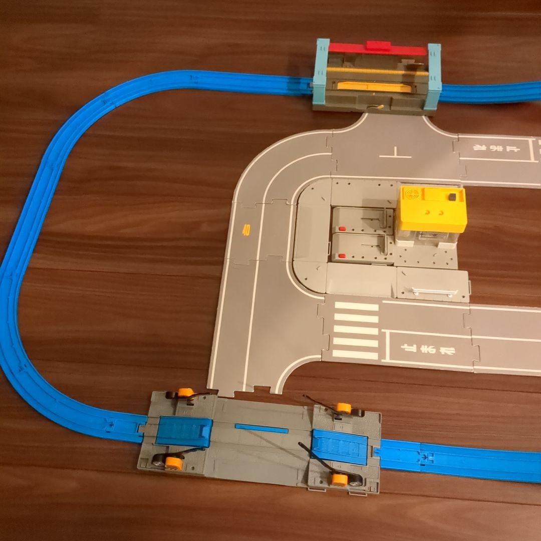 プラレール いっしょにひろげよう！ トミカとプラレールの街セット