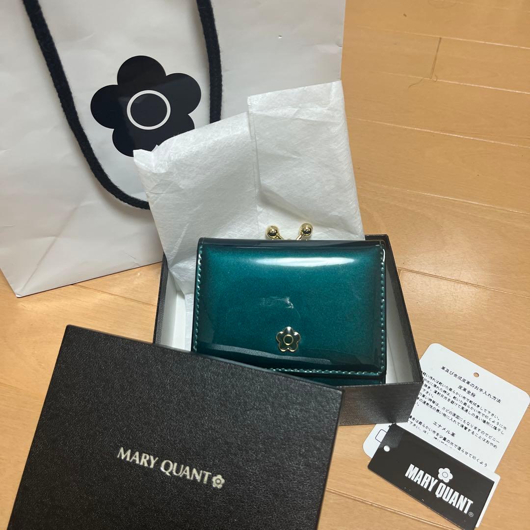 【箱・紙袋付き美品】マリークワント エナメルレザーミニウォレット