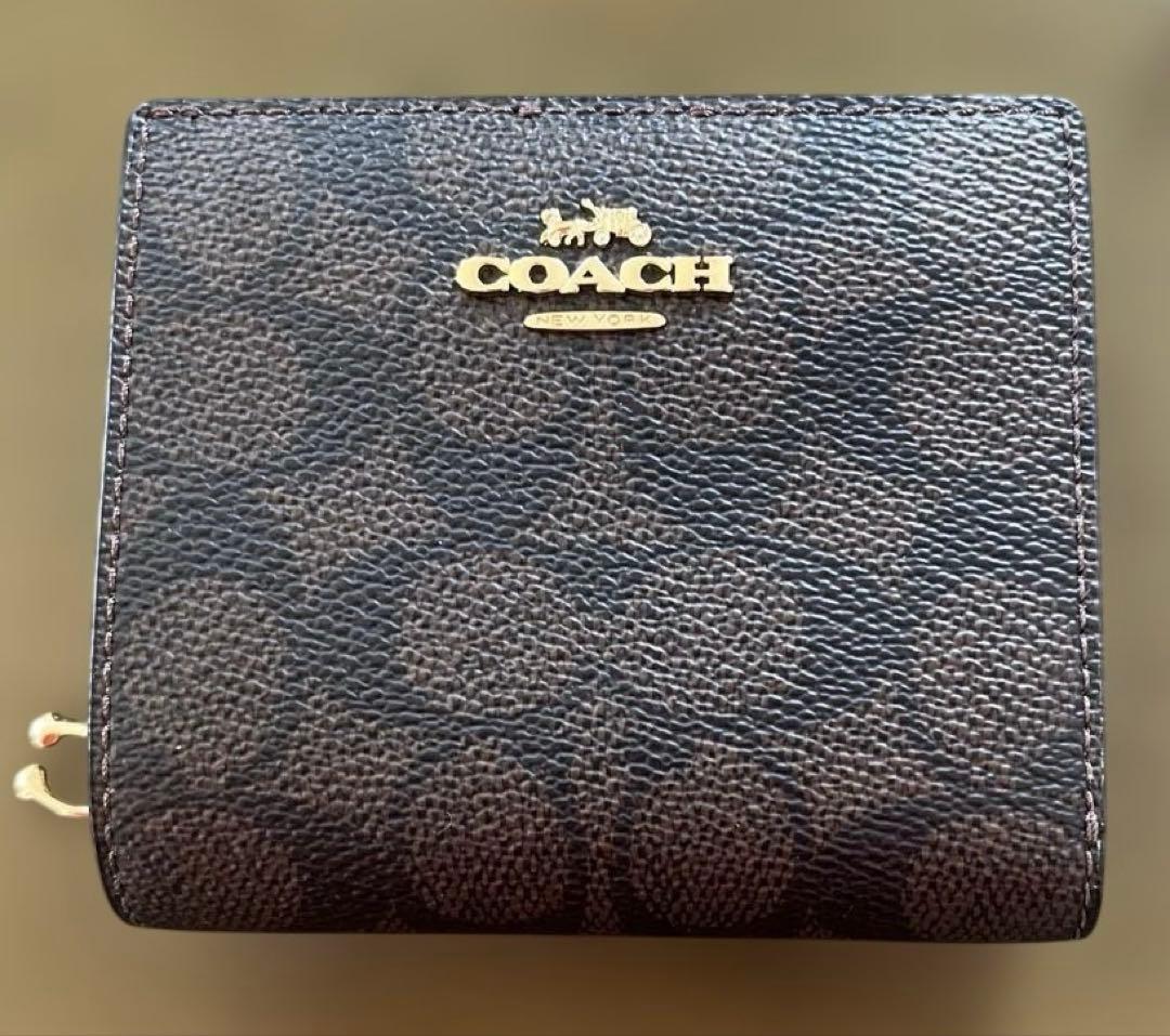 【新品未使用】COACH コーチ 二つ折り財布 シグネチャー チャーム付 茶