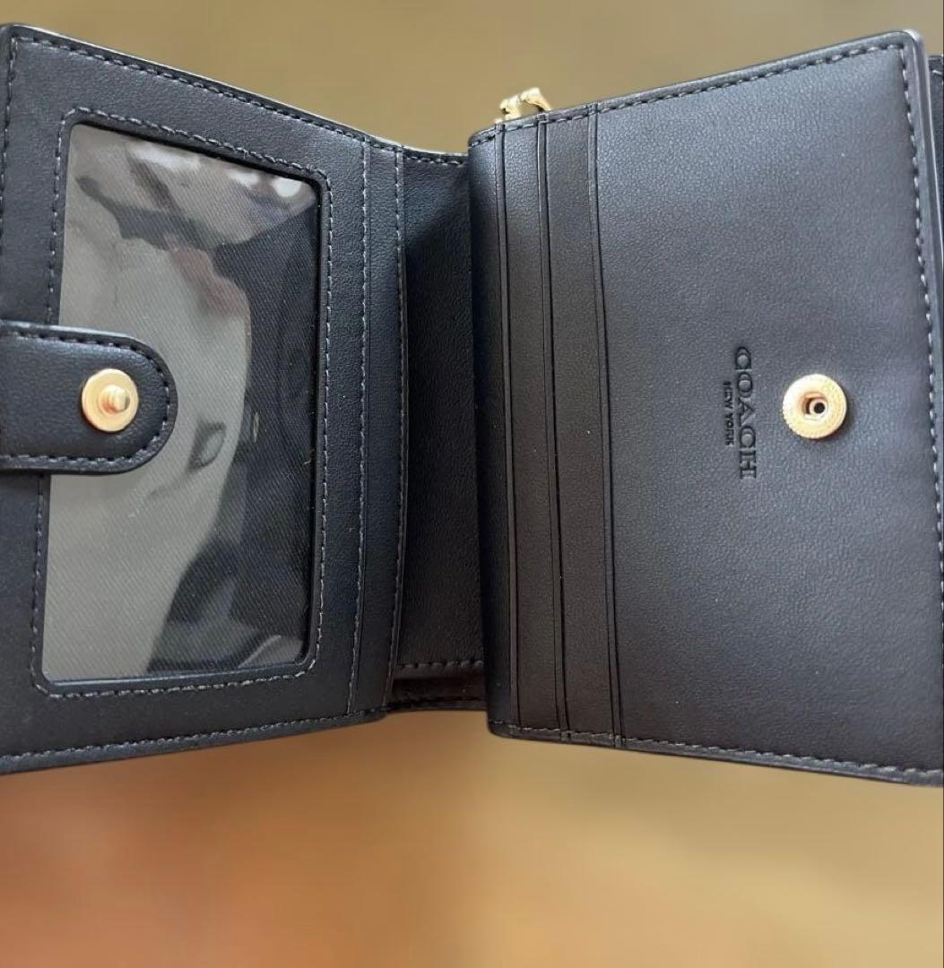 【新品未使用】COACH コーチ 二つ折り財布 シグネチャー チャーム付 茶