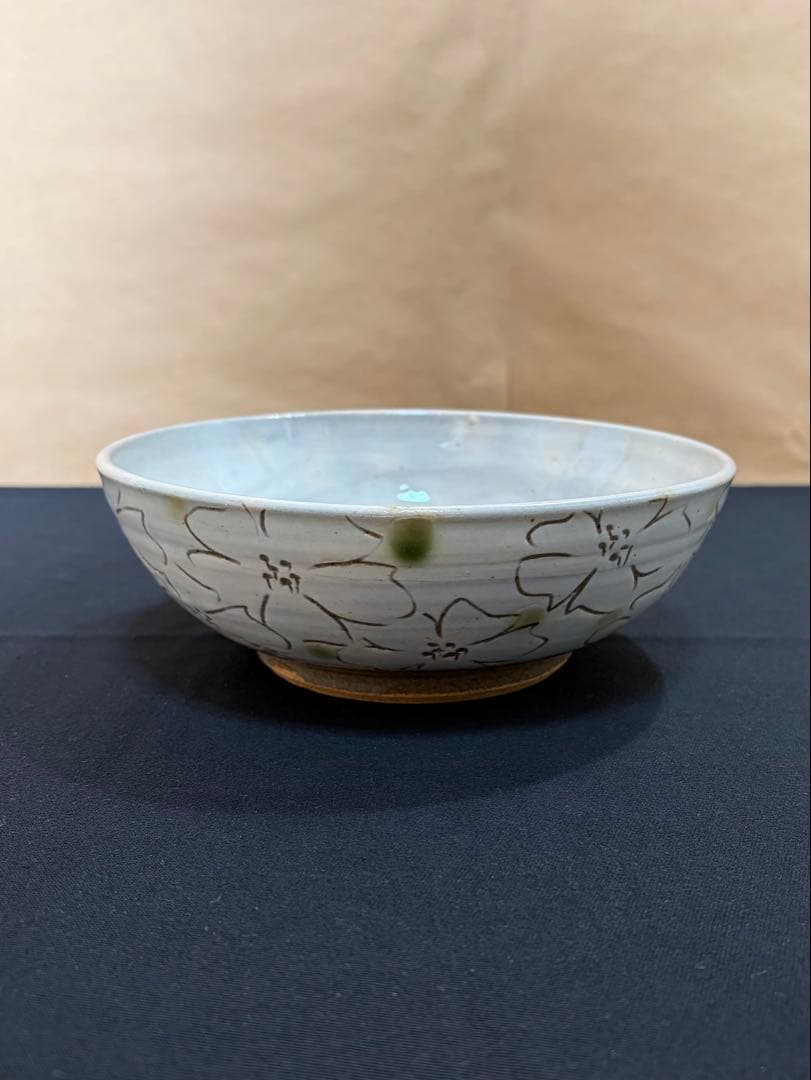 益子焼　花模様の大きな陶器ボウル　盛り鉢　大鉢 陶芸家　作陶家