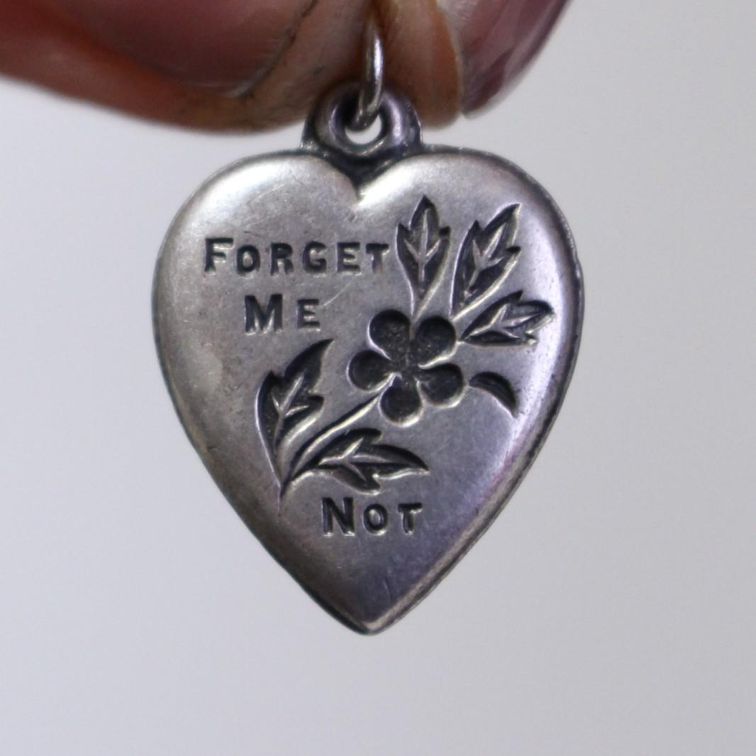 40s　スウィートハートジュエリー　　シルバー チャーム　Forget　勿忘草