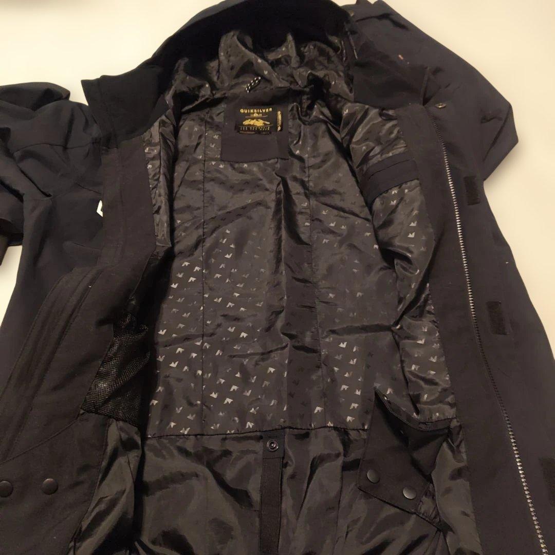 美品 QUIKSILVER スノーボードウェア S/P/CH Jacket