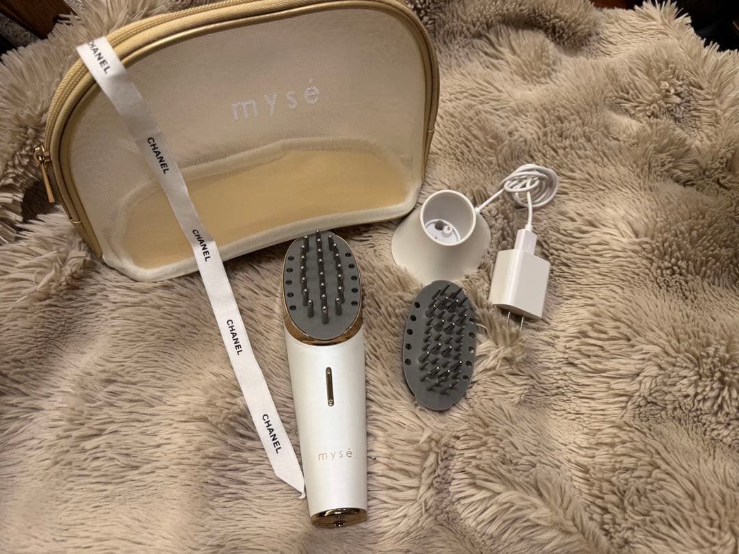 美品です♡myse 美顔器 ホワイト 充電器・ブラシヘッド付き