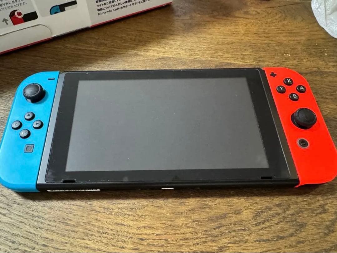 【中古】Nintendo Switch本体＋新品ホリパッド付