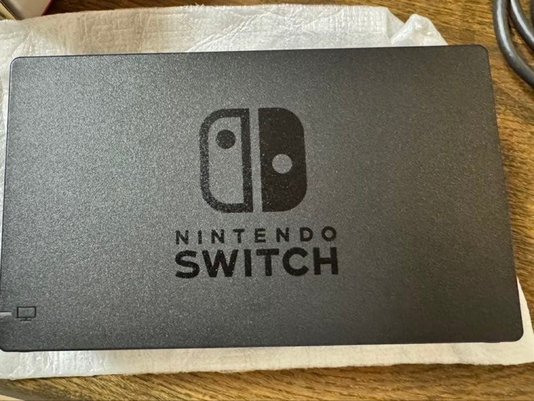 【中古】Nintendo Switch本体＋新品ホリパッド付