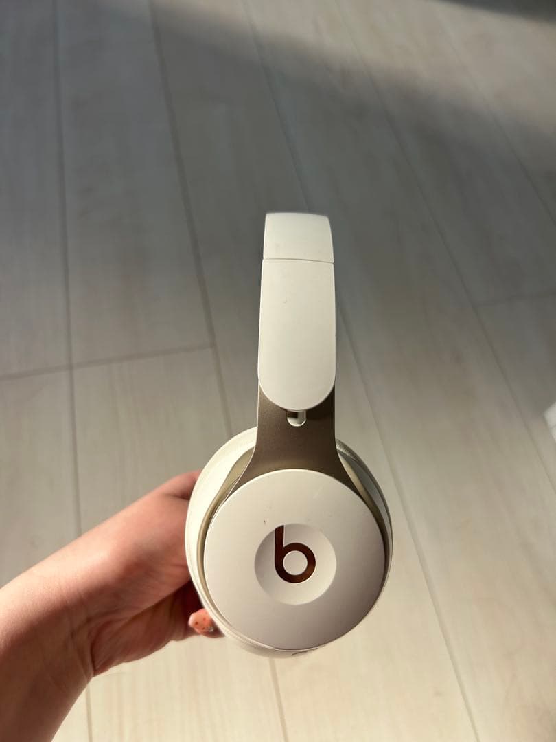 Beats Solo Pro（アイボリー）