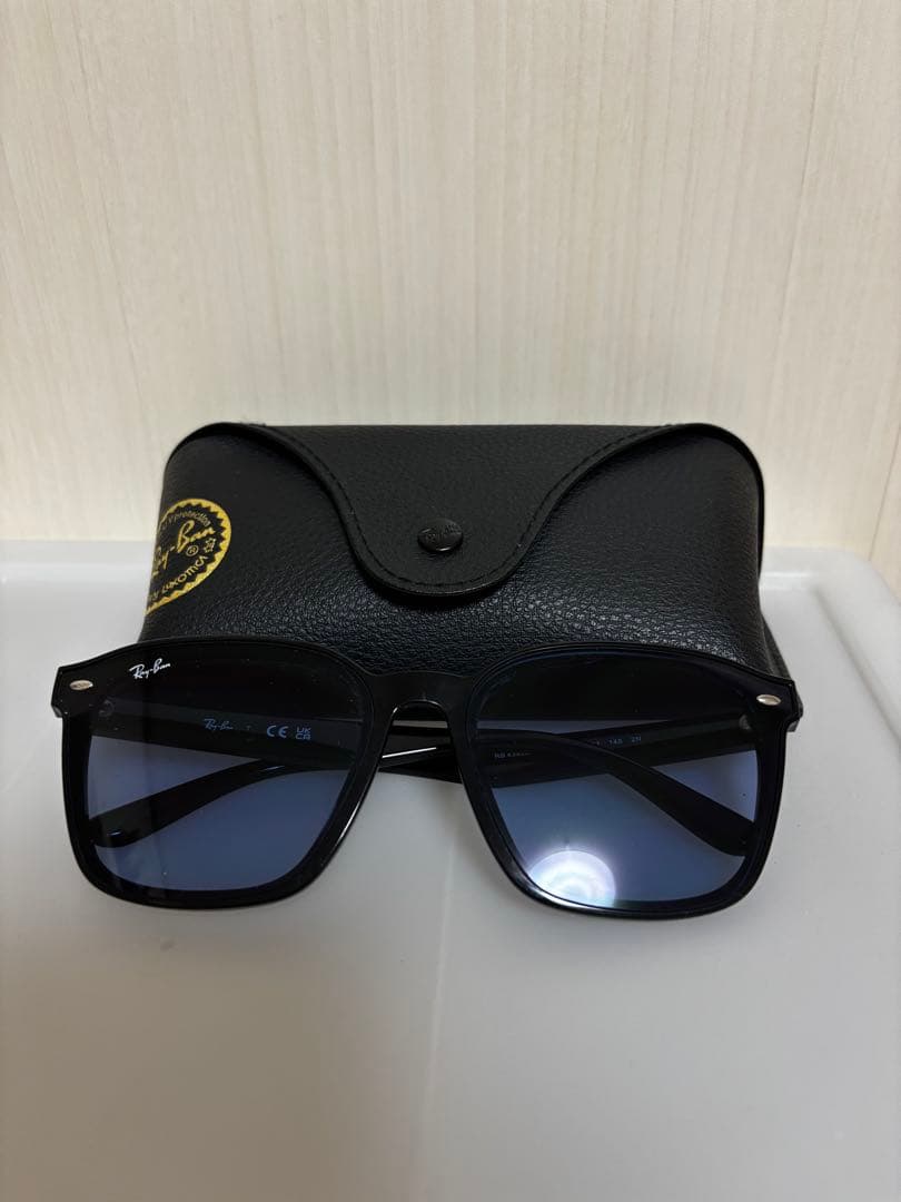 極美品、保証書付き Ray-Ban RB4392D サングラス