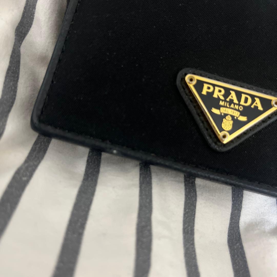 PRADA ナイロン 二つ折り財布