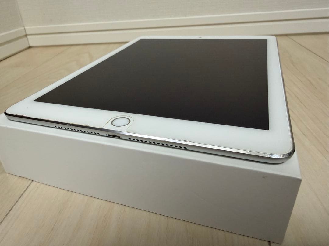 Apple iPad Air 第2世代 Wi-Fi 64GB 本体