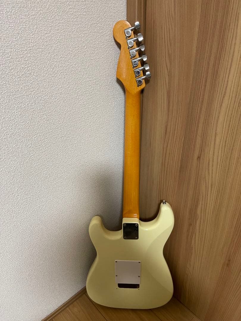 Fender Stratocaster クリーム