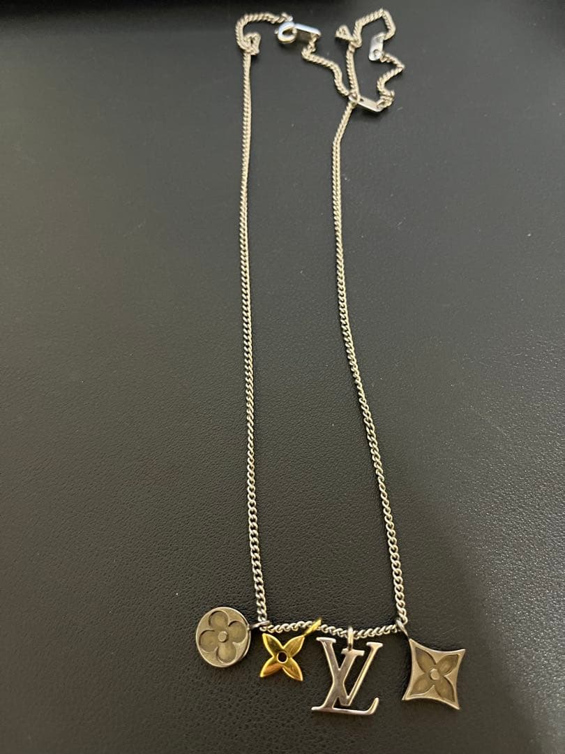 ね*】様 Louis Vuitton ロゴチャーム ネックレス