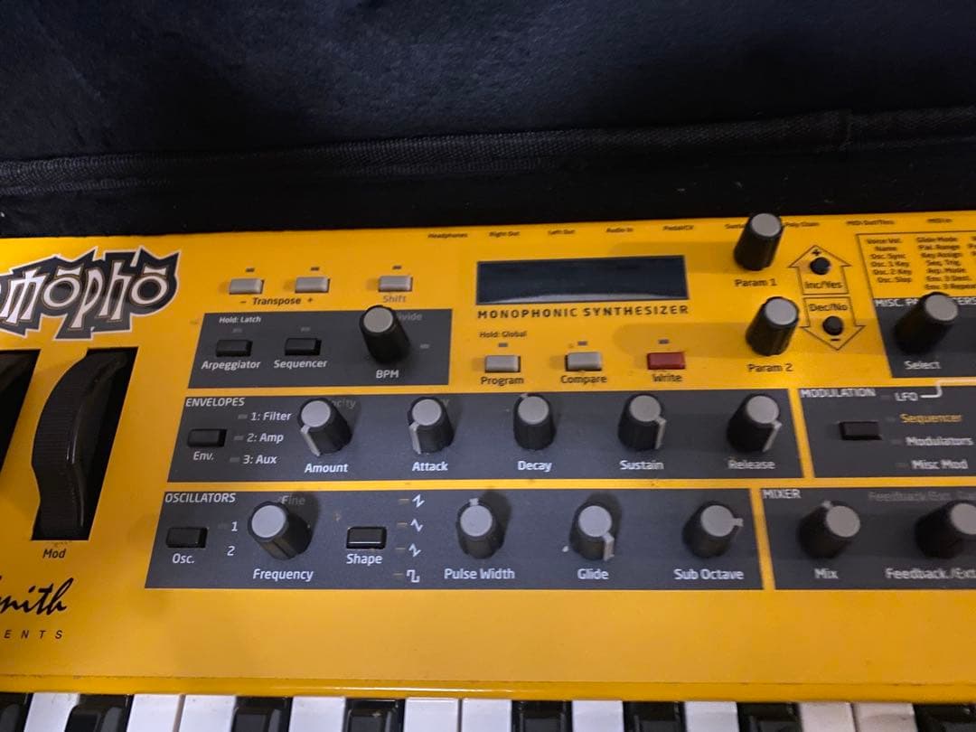 モーフォシンセサイザー　Dave Smith Instruments Mopho