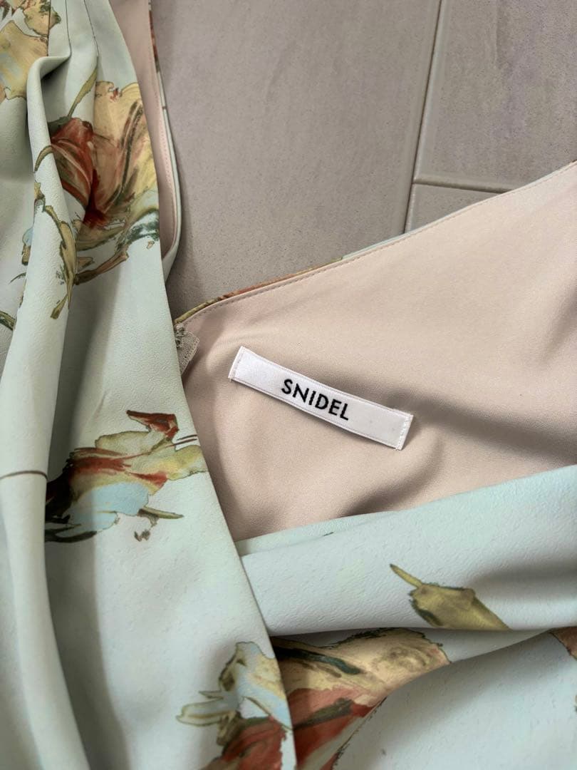 SNIDEL ペイントフラワープリントワンピース　MINT