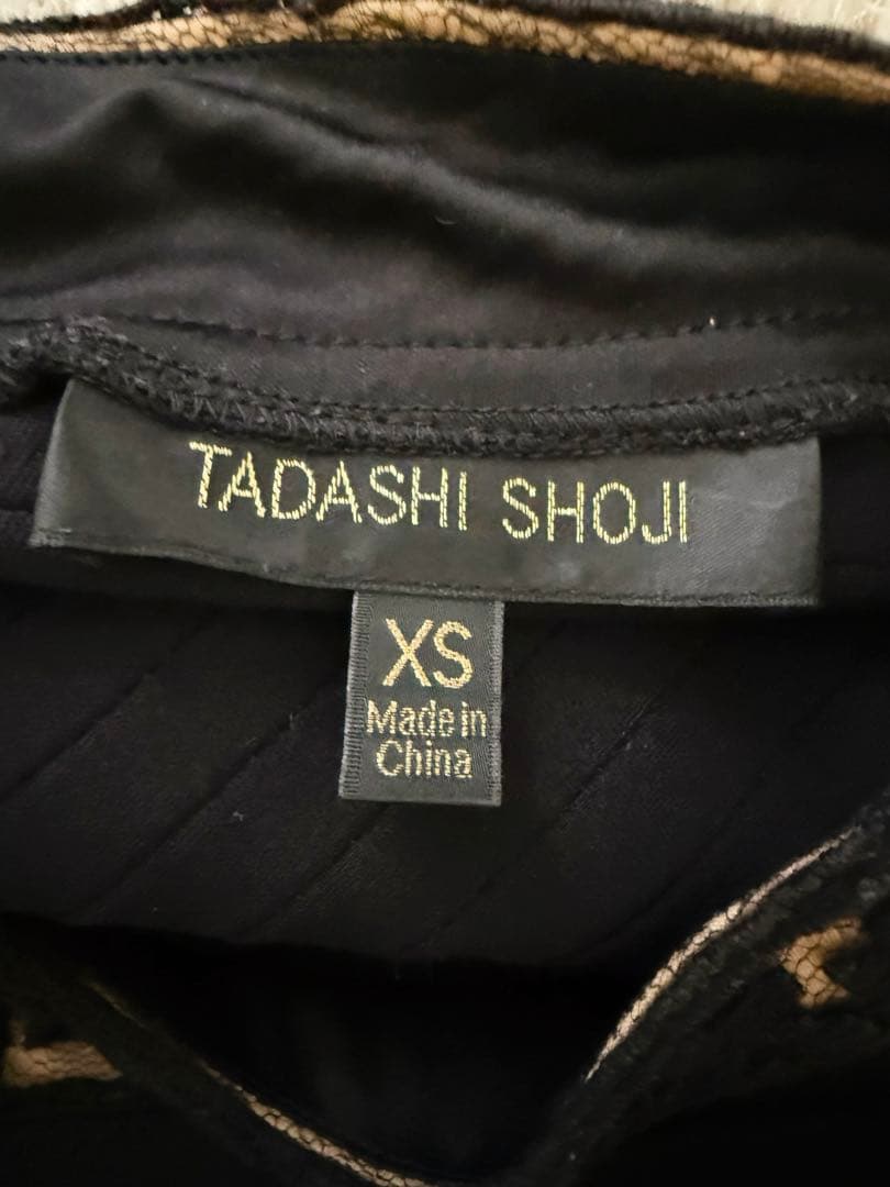 タダシショウジ　ノースリーブ黒ひざ丈ワンピース