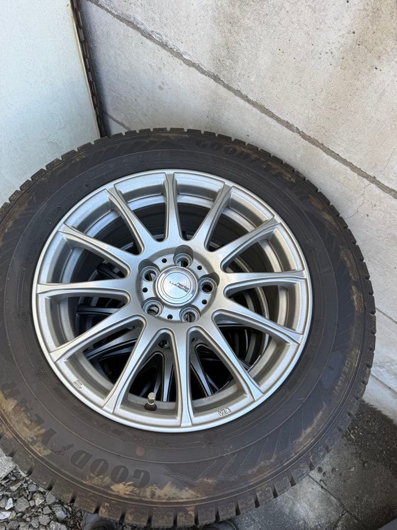 スタッドレスタイヤ 15インチ 195/65R15