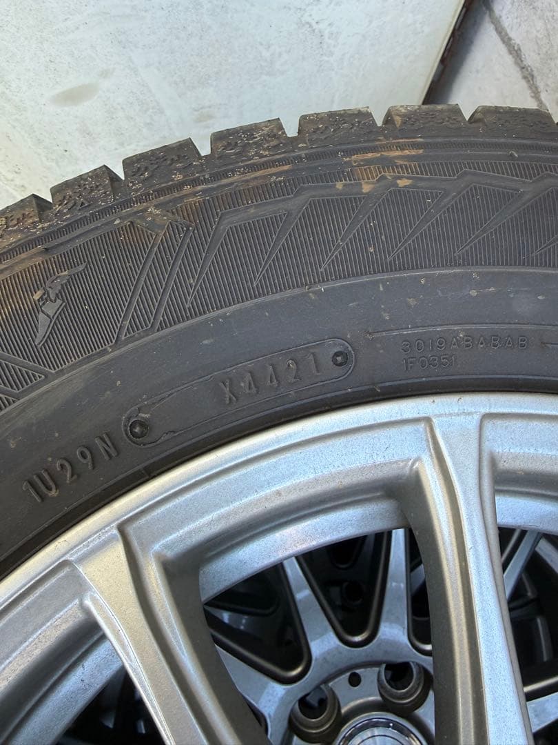 スタッドレスタイヤ 15インチ 195/65R15