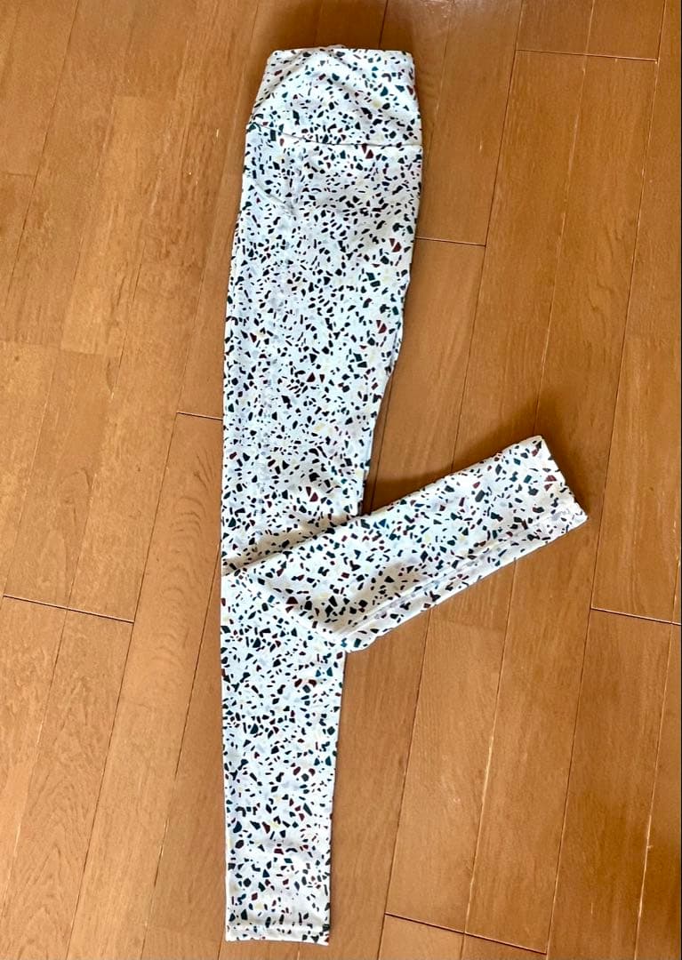 【美品】emmi yoga ブラトップとレギンスセット