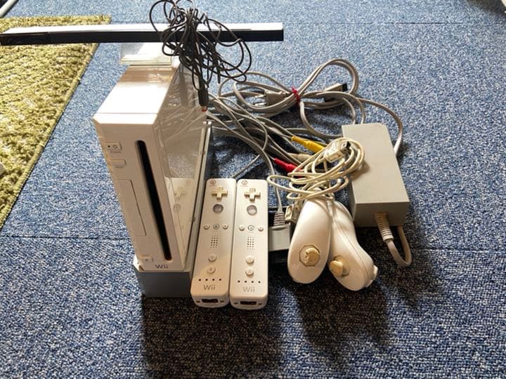 Wii 本体　多数コントローラー　ソフト13本おまけレンズクリーナー