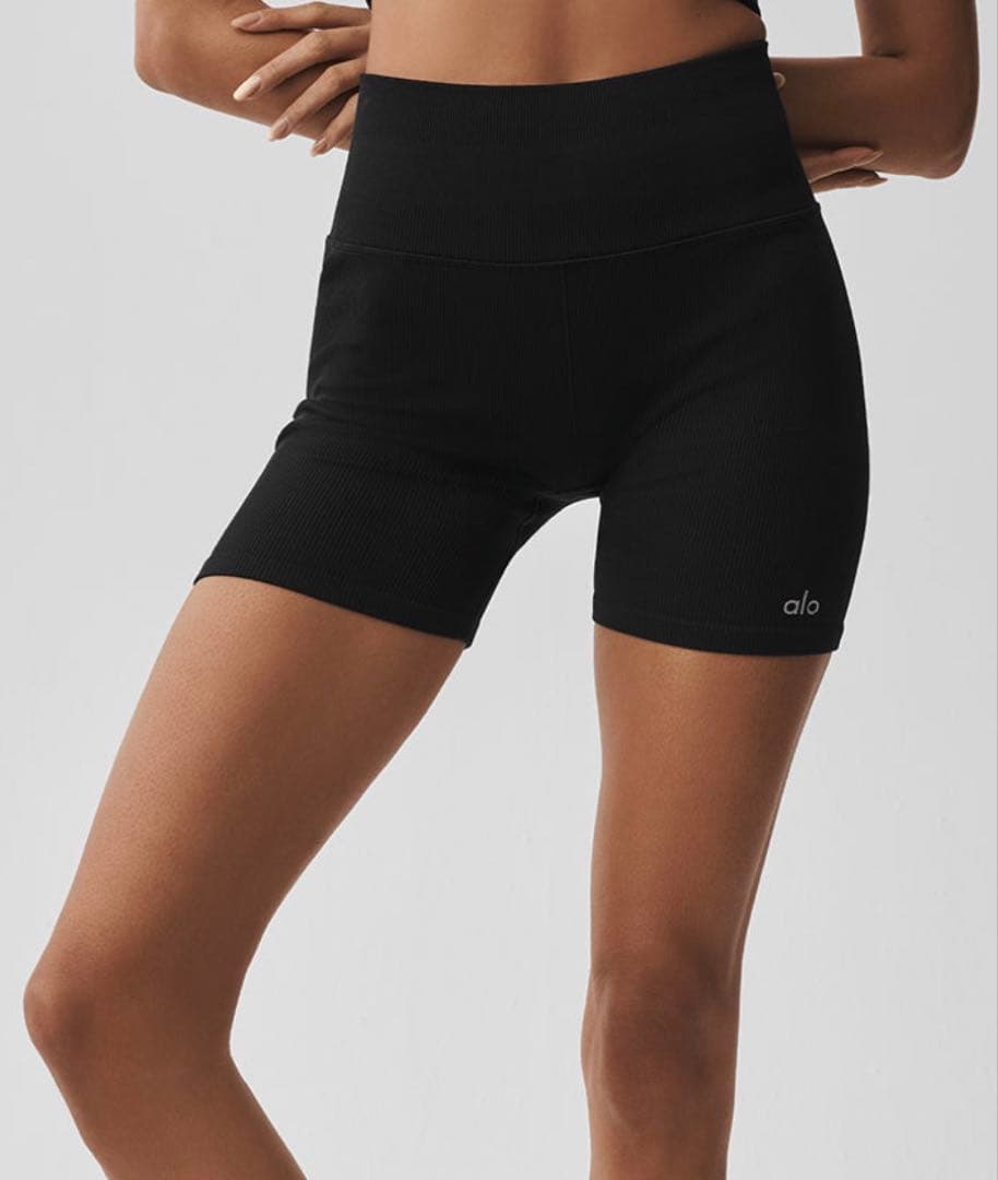 ヨガ・ピラティス alo yoga Seamless Ribbed Favorite Short