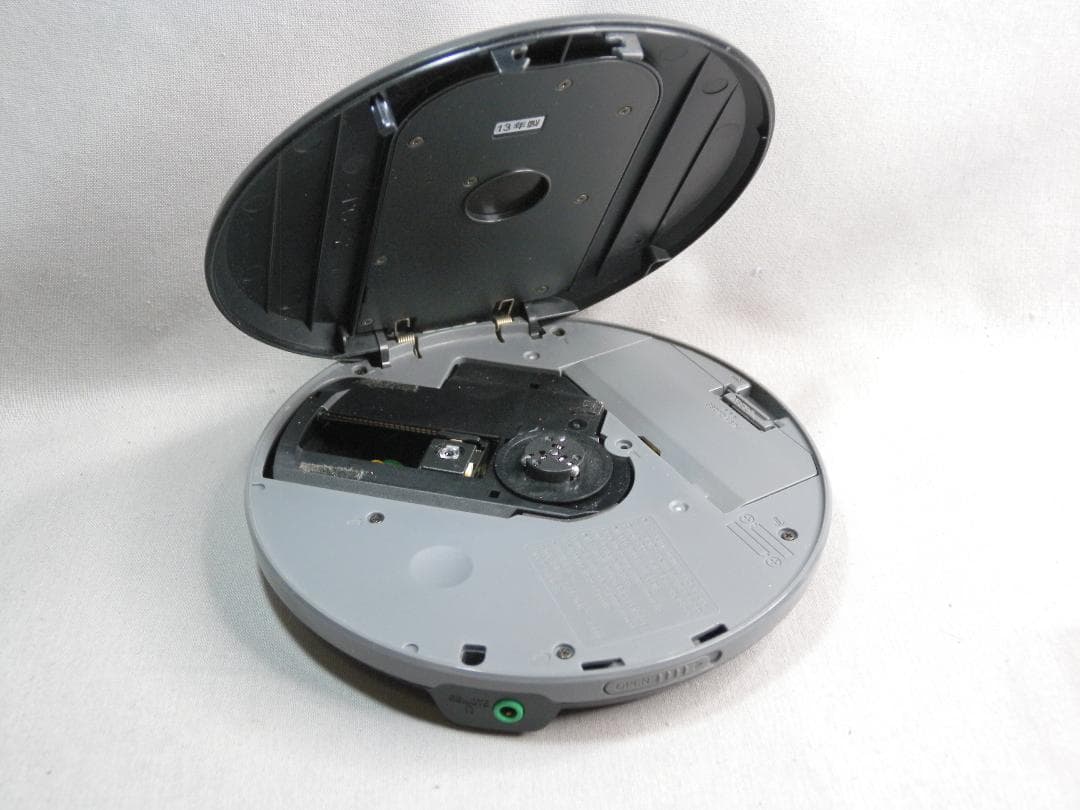 N1926□ SONY CDウォークマン ブラック D-NE241/B　ソニー